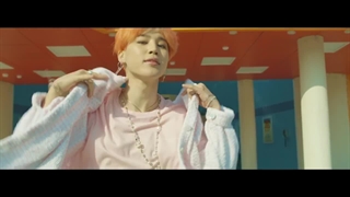 موزیک ویدئو boy with luv بی تی اس:)