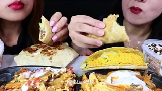 اسمر فود خوردن فست فود های پر پنیر