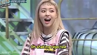 یونا با توپ میزند به لیا، لیا قهر می‌کنه