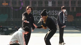 کنسرت آنلاین PERMISSION TO DANCE ON STAGE در Sound Check (توضیحات)