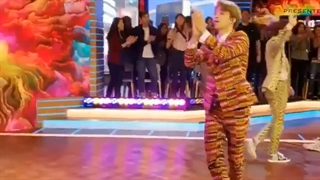 اگه جین جمش نمیکرد هنو اون وسط بود