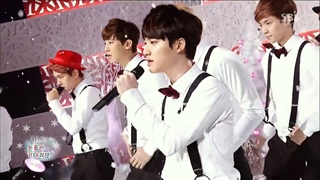 اجرای آهنگ Christmas Day اکسو