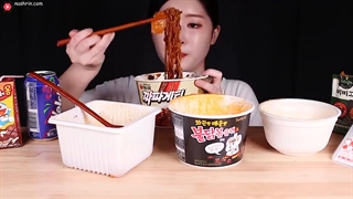 چالش ای اس ام ار خوردن غذا و خوراکی های مختلف