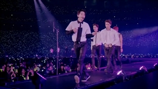 اجرای آهنگ Play Boy از اکسو در کنسرت ژاپن