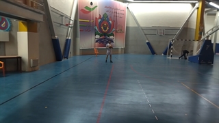 دریبل بین پا