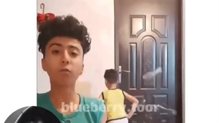 دارم میمیرم از خندهههه دلباخته نیکا ژوووووووننننننننننن اون پشتیه چ سمی عه وایییی