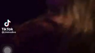 دختره خر شانس که جیمین و تهیونگ بهش زل میزنن