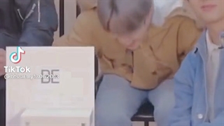 جیمین با صندلی مشکل داره:|)