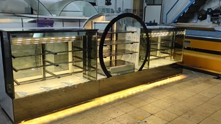 یخچال قنادی