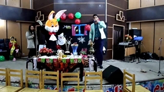 خوانندگی باحال در جشن مدرسه