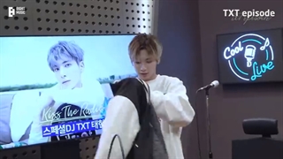 اپیزودِ منتشر شده از پشت صحنه‌ی حضور پسران تی اکس تی در Kiss the radio