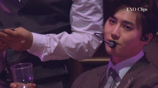 اجرای آهنگ Play Boy از سوهو در کنسرت The ElyXiOn (SEOUL)