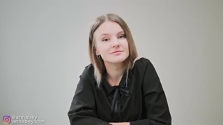 7 Feminine Body Language Secrets That Make You Irresistible