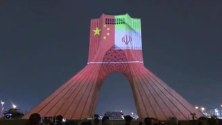 برج آزادی تهران در شب سال نوی چینی «سرخ پوش» شد